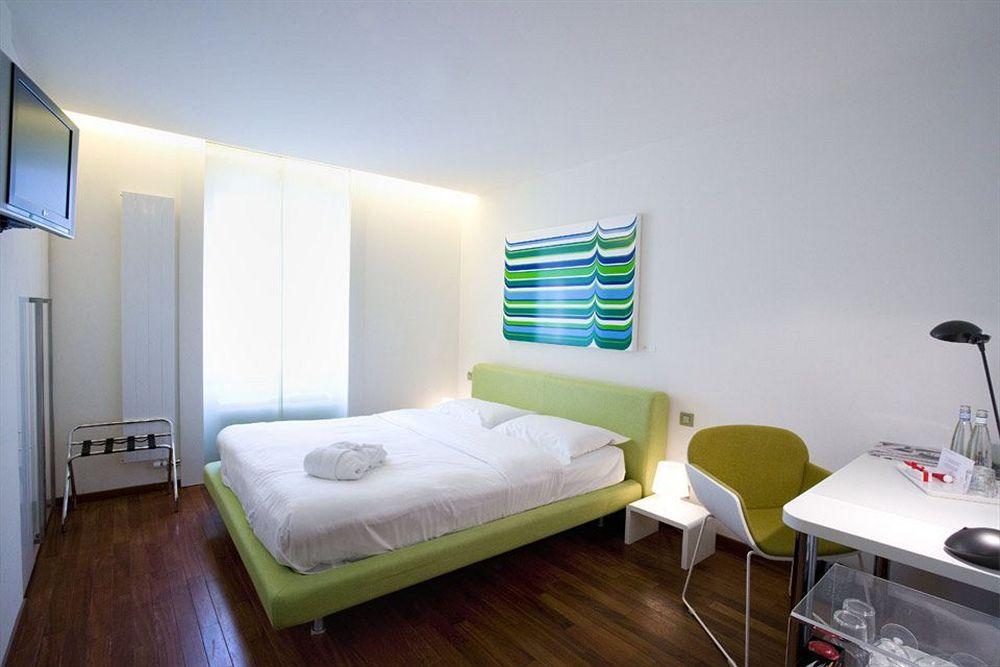 La Cour Des Augustins Boutique Gallery Design