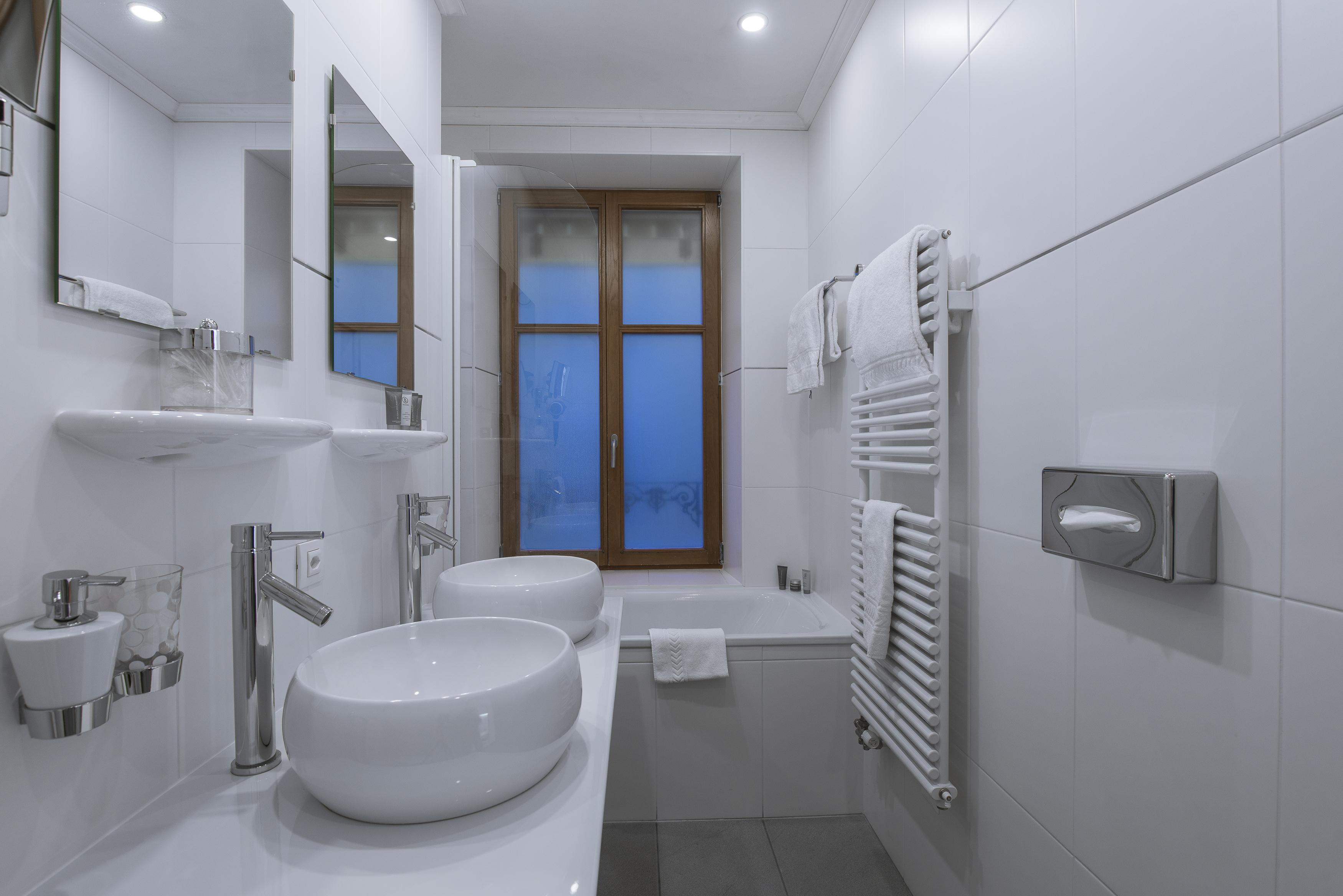 La Cour Des Augustins Boutique Gallery Design