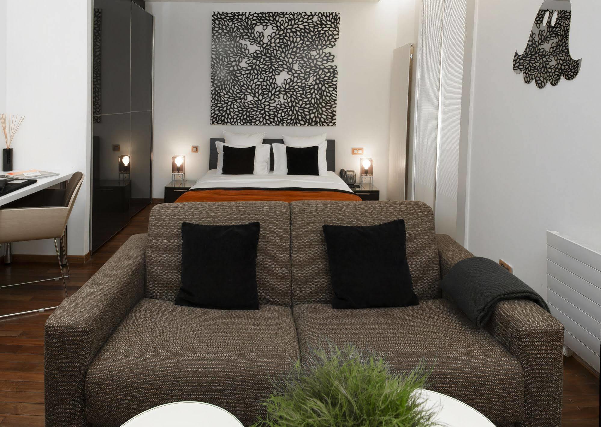 Hotel La Cour Des Augustins Boutique Gallery Design