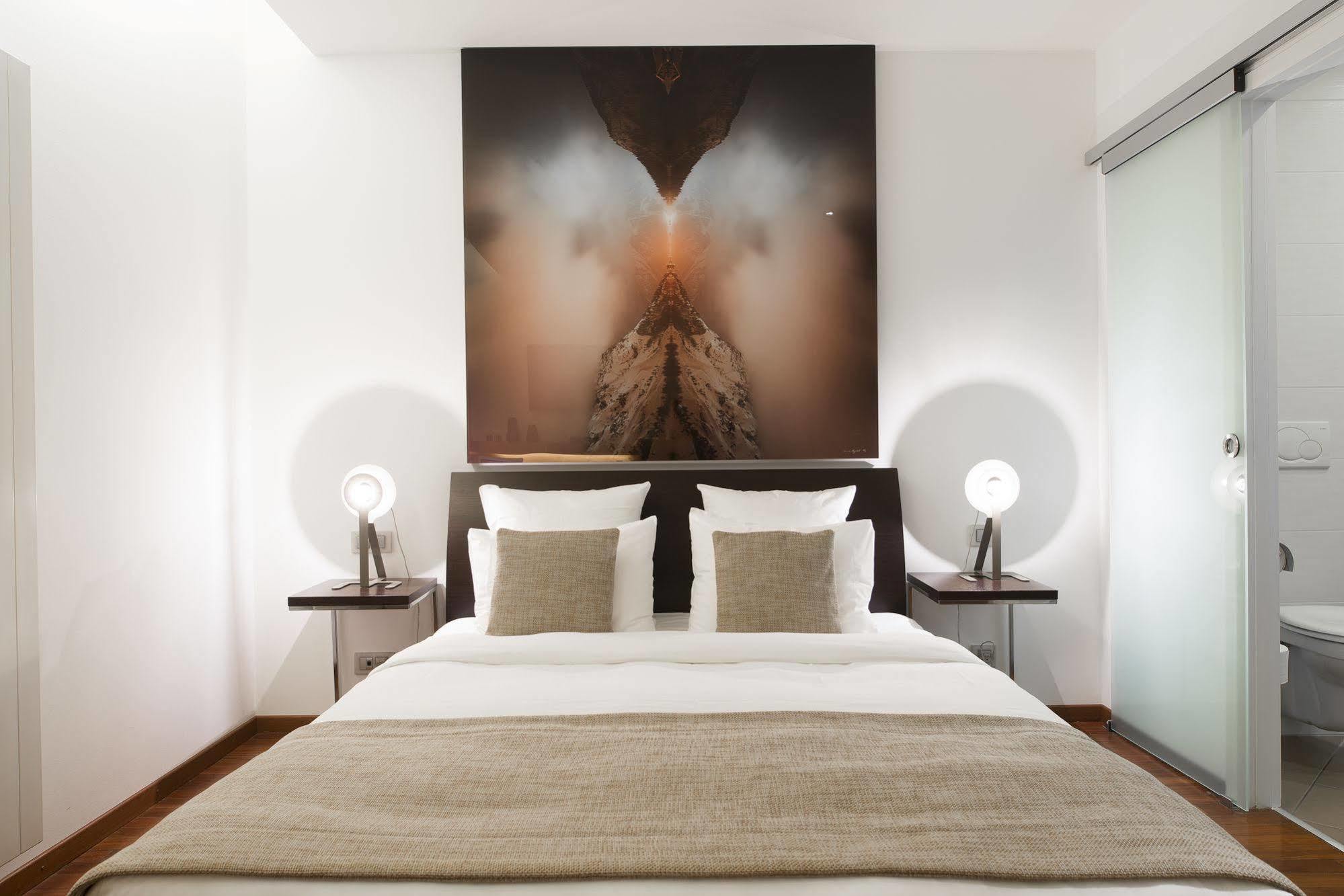 La Cour Des Augustins Boutique Gallery Design Hotel
