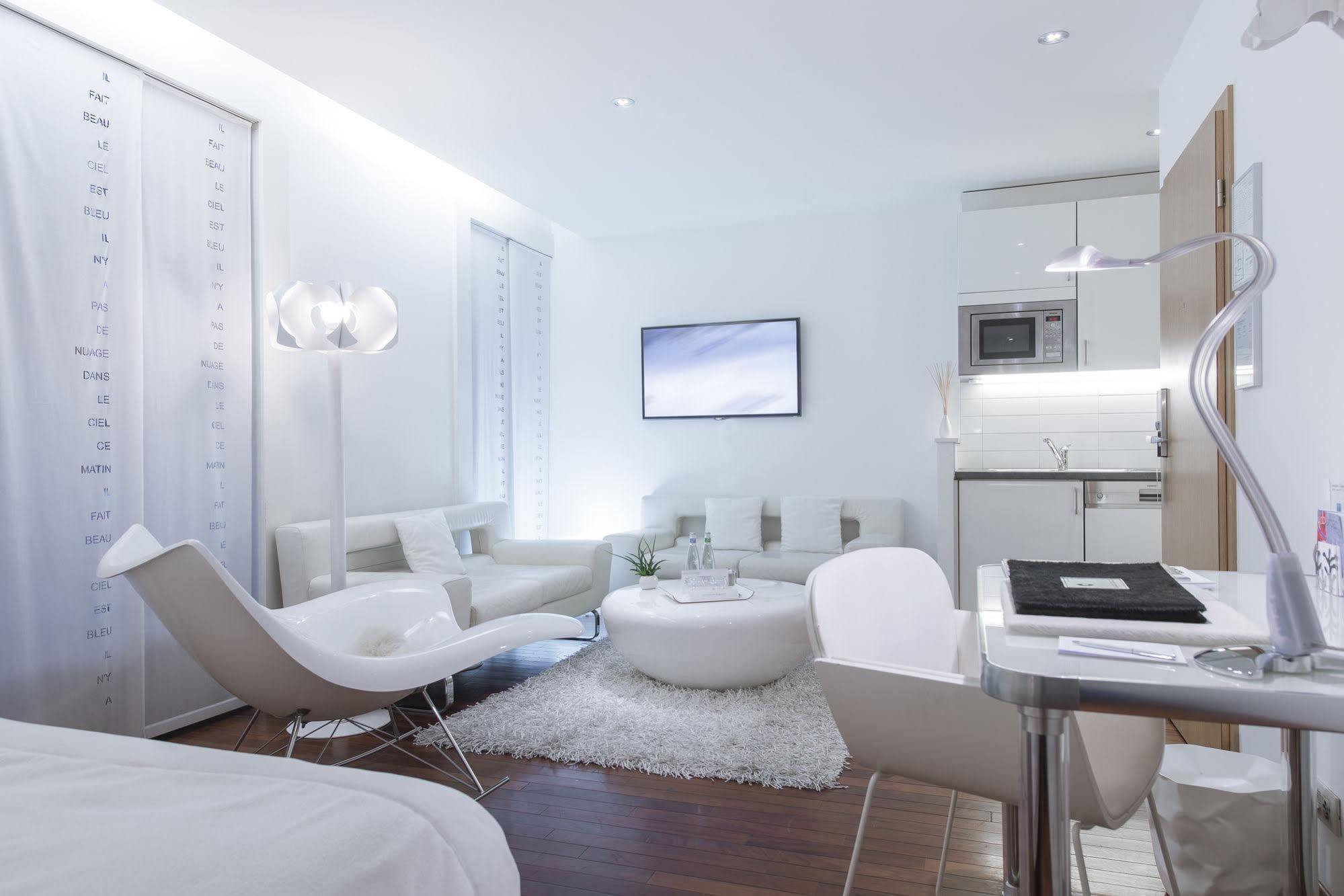 La Cour Des Augustins Boutique Gallery Design