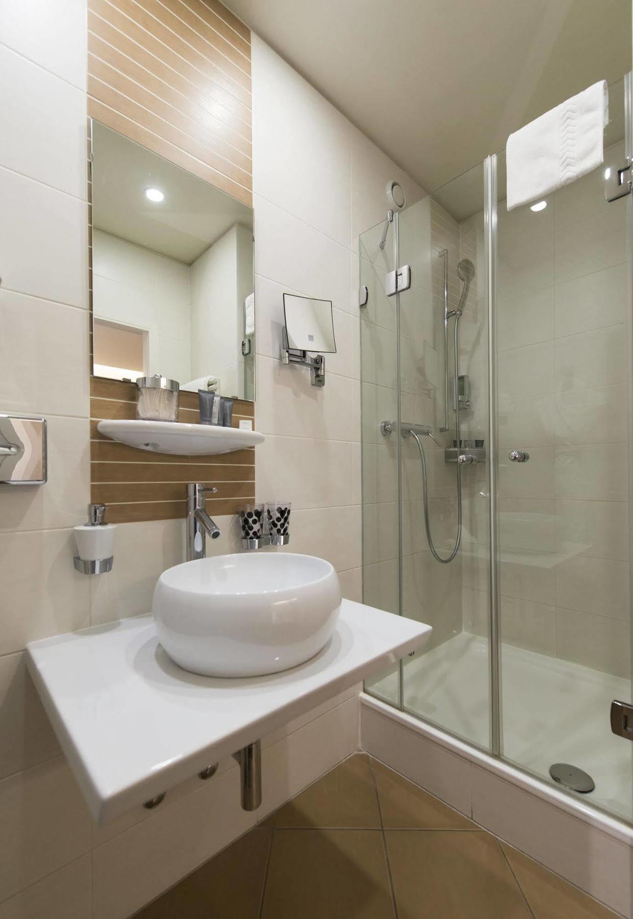 La Cour Des Augustins Boutique Gallery Design 4*