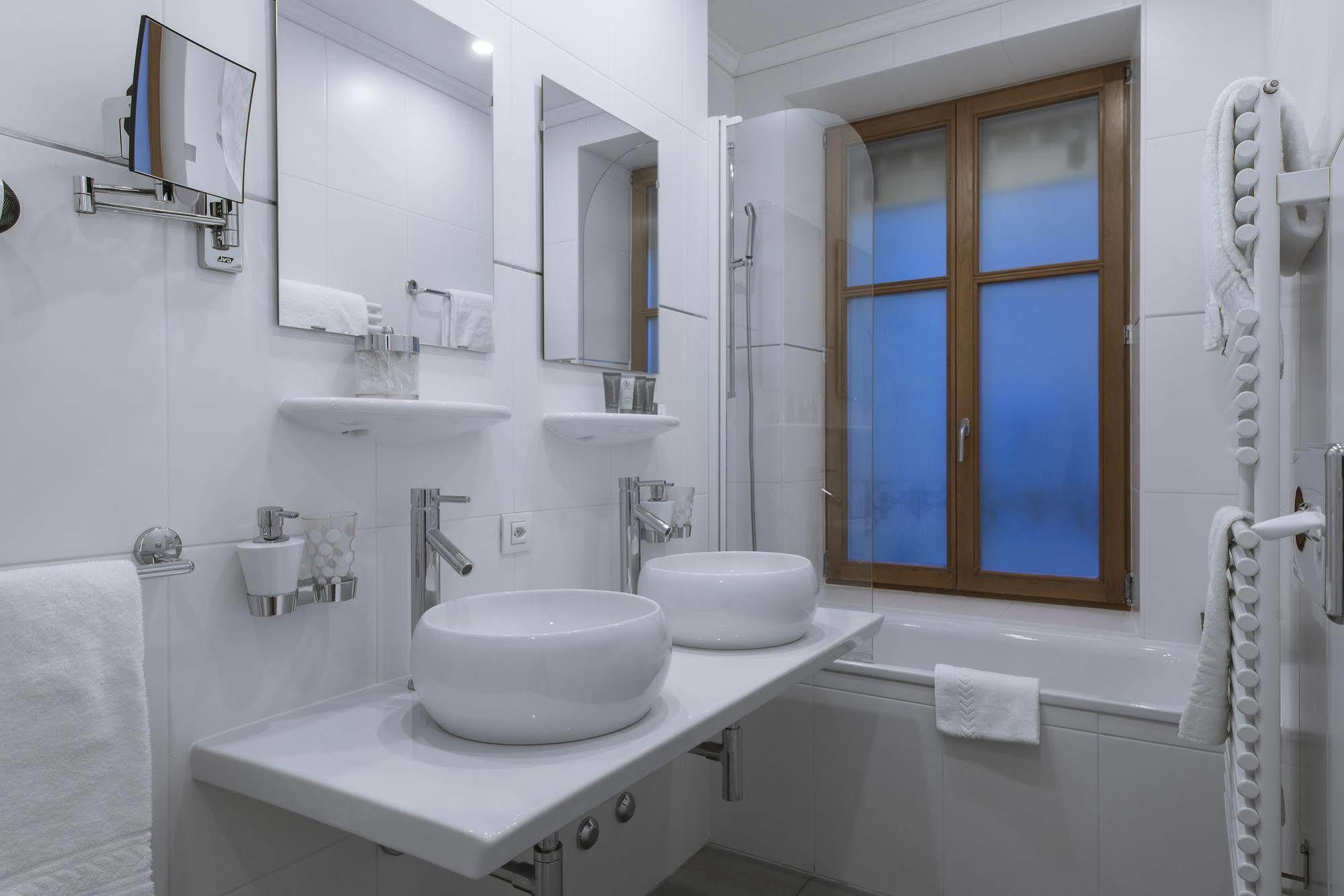 La Cour Des Augustins Boutique Gallery Design Hotel